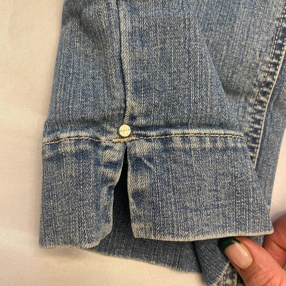 White House Black Market Women’s Noir Crop Leg Jeans, Size 4.